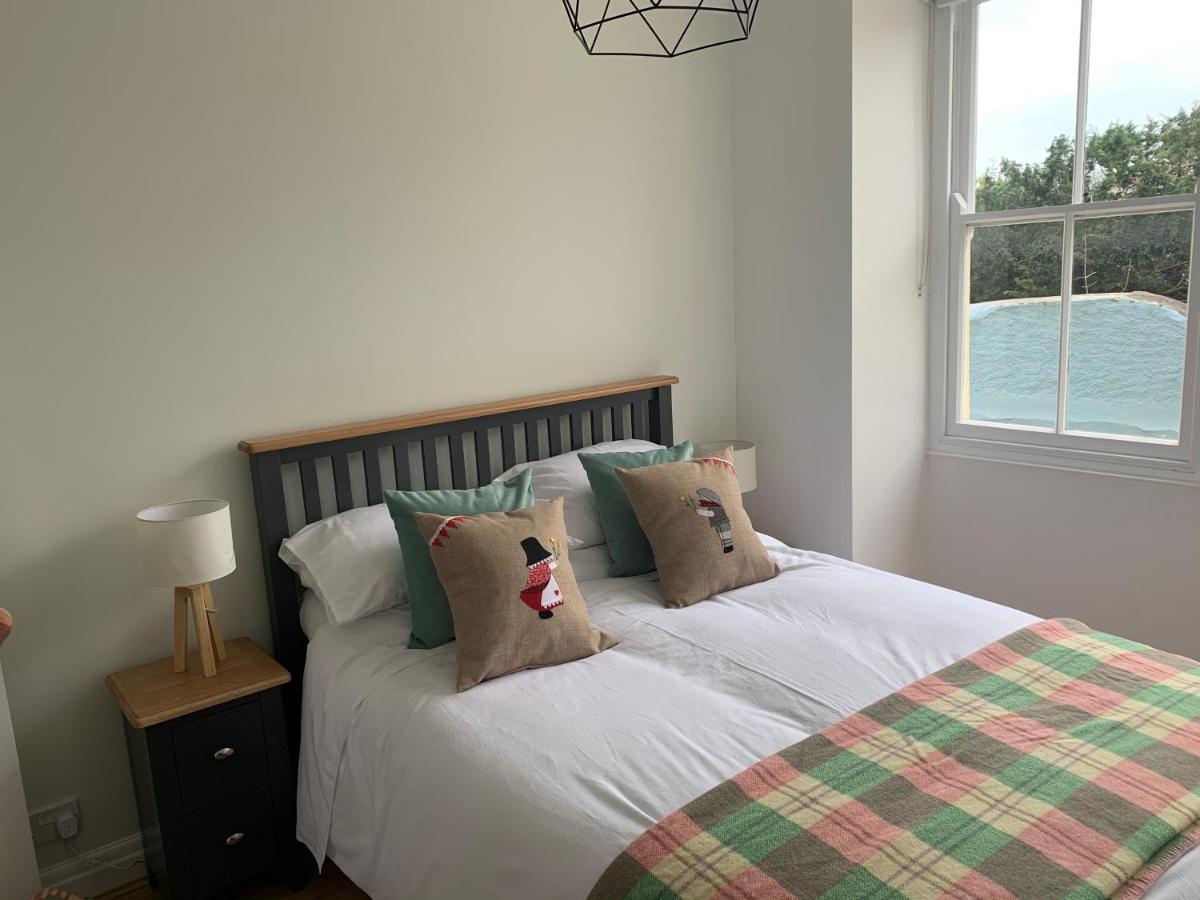 Beautiful Flat With Harbour Views Tenby Exterior foto